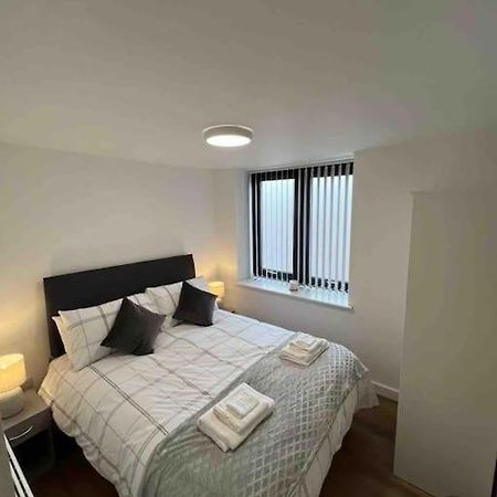 Апартаменты Newly Built 2 Bed Flat In The Heart Of Лик Экстерьер фото