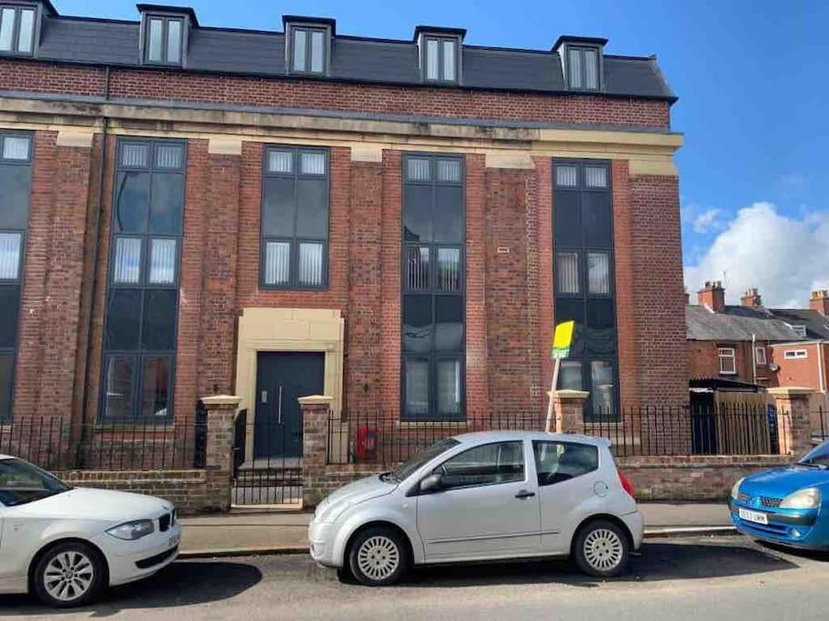 Апартаменты Newly Built 2 Bed Flat In The Heart Of Лик Экстерьер фото