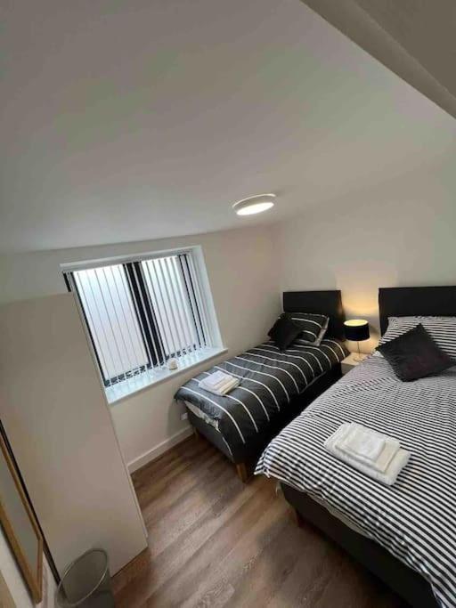 Апартаменты Newly Built 2 Bed Flat In The Heart Of Лик Экстерьер фото