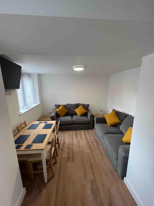 Апартаменты Newly Built 2 Bed Flat In The Heart Of Лик Экстерьер фото